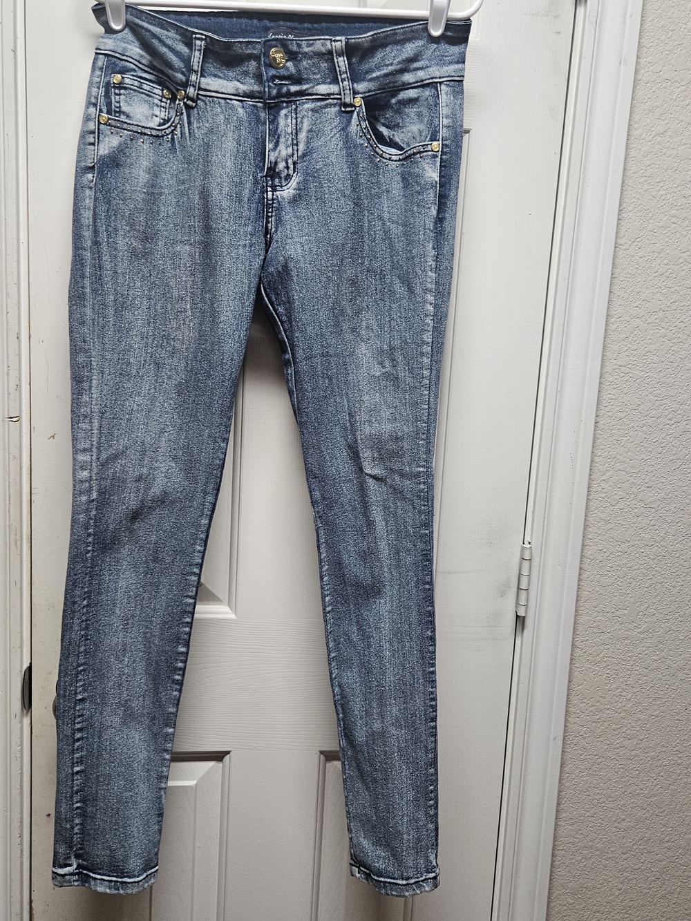 Classic Women's Light Wash Blue Skinny Jeans